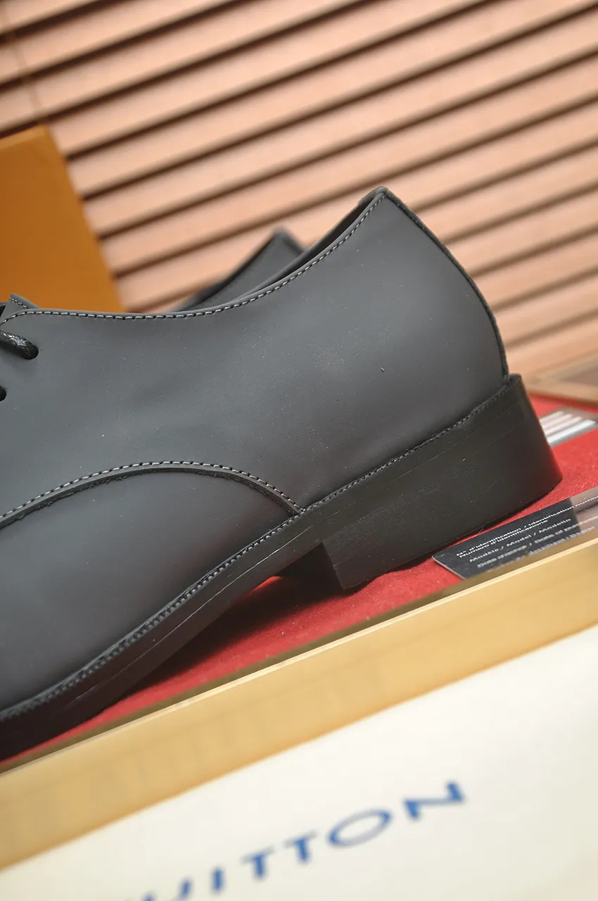 Men's men's shoes 💰500💶 [LV] (original single cowhide lining) 🍀LV's latest genuine leather business suit shoes are launched simultaneously on the official website. The first-layer cowhide imported from Italy is made of heavy gold, 💥official website 1:1 rubber outsole. Versatile to wear, high-end without losing class, and the color combination is extraordinary. This four-season style is alluring when worn on your feet, showing off your big-name flair. Standard code 38-45 (45 customized)